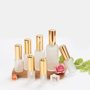 Botellas <span class=keywords><strong>de</strong></span> Spray <span class=keywords><strong>de</strong></span> <span class=keywords><strong>Vidrio</strong></span> para Habitaciones, <span class=keywords><strong>Botella</strong></span> <span class=keywords><strong>de</strong></span> Spray <span class=keywords><strong>de</strong></span> Niebla Fina, Envase Cosmético <span class=keywords><strong>de</strong></span> 30 ml, 50 ml, 100 ml, <span class=keywords><strong>Botella</strong></span> <span class=keywords><strong>de</strong></span> Spray Negra Esmerilada con Tapa <span class=keywords><strong>de</strong></span> Niebla Fina Dorada - Product Image 4