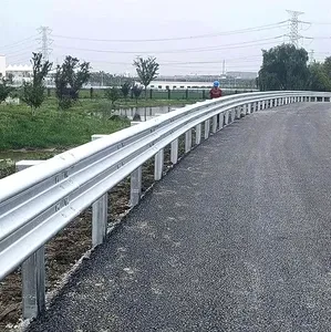 ความปลอดภัยในการจราจรรางกั้นถนนราวกั้นสแตนเลสโลหะอุปสรรคชนทางหลวง Guardrail