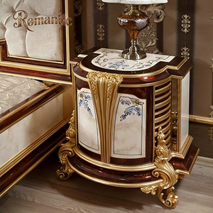 Cama King Size Turca de Lujo, con Marco de Madera Sólida Tallada en Oro, Cabecera Tapizada, Muebles para Dormitorio de Hotel o Villa - Product Image 3
