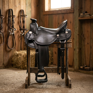 Silla de Montar Inglesa de Cuero Genuino de Búfalo BS International NA94 de Alta Comodidad, Hecha a Mano, con Alfombrillas para Caballo de Madera Sostenible - Product Image 1
