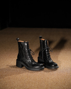 OEM ODM 100% cuero genuino retro clásico tobillo <span class=keywords><strong>botas</strong></span> altas con <span class=keywords><strong>cordones</strong></span> de punta cuadrada <span class=keywords><strong>botas</strong></span> de <span class=keywords><strong>plataforma</strong></span> para las mujeres <span class=keywords><strong>botas</strong></span> de combate - Product Image 6
