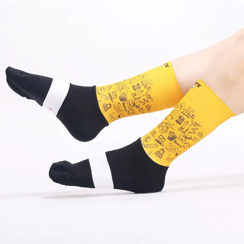 Competición deportiva Impreso Transpirable Calcetines absorbentes de sudor Media pantorrilla Bebé Maratón Correr calcetines de ciclismo personalizados