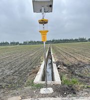 Lámpara LED Solar Seedafarm para Control de Plagas Agrícolas con Luz Negra para Huertos y Estanques de Peces