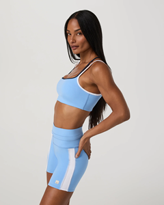 Ensemble de yoga extensible 4 directions pour femme, col carré, bretelles croisées, short taille haute, bordure contrastante, tissu anti-humidité - Product Image 5