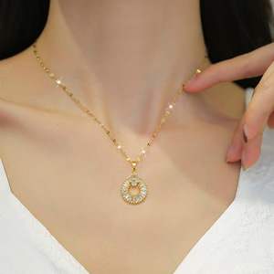 Ensemble collier et boucles d'oreilles en laiton micro-incrusté de zircon, plaqué or 18 carats PVD, avec chaîne en acier inoxydable et pendentif trèfle circulaire - Product Image 3