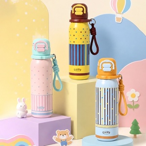 Bouteille Thermique Portable pour Enfants et Étudiantes, Motif Bonbon Cœur, avec Paille, Design Mignon, 560 ml, Idéale pour les Voyages - Product Image 1