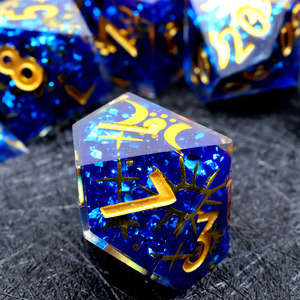 Jeu de dés polyédriques créatifs à bords vifs en résine, faits à la main, avec un thème mystérieux pour les jeux de table Dungeons & Dragons - L8 - Product Image 3