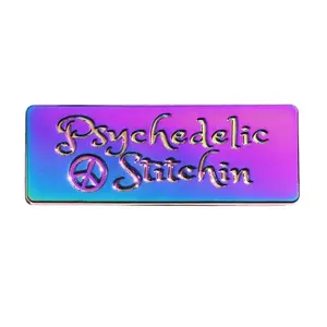 Özel moda cüzdan metal logo etiketi gökkuşağı renkli dekoratif giysi etiketi plakaları için sırt çantası çanta