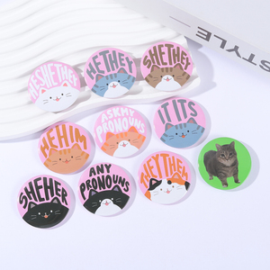 Spilla in Latta a Forma di Gatto Colorato Cartoon, Spilla Morbida con Pronomi 'Lui', 'Lei', 'Essi', 'Essi', Badge per Vestiti, Gioielli e Regali - Product Image 3