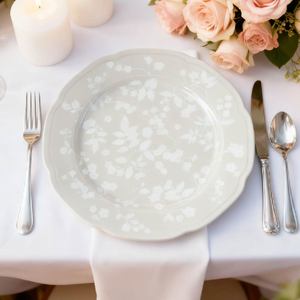 Plato de Presentación de 12 Pulgadas, Color Beige Claro, Estilo Europeo, Lujoso y Vintage, Juego de Platos de Cerámica para Cena, Vajilla para Eventos, Juegos de Platos para Bodas - Product Image 1