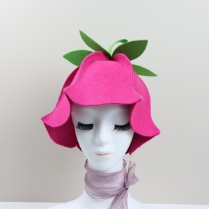 Chapeau de sauna en pure laine de couleur fuchsia électrique avec des feuilles vert néon qui osent affronter la chaleur pour aller plus loin - Product Image 6