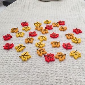 Cuentas de silicona con forma de hoja de otoño para decoración de uñas, cuentas sueltas coloridas en rojo, amarillo y naranja - Product Image 3