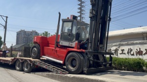 <b>Used</b> Forklift Red Diesel Internal Combustion 1220x125x50 Fork Three Stage Mast Seated Operation Outdoor Pavement Load Capacity - Product Image 2