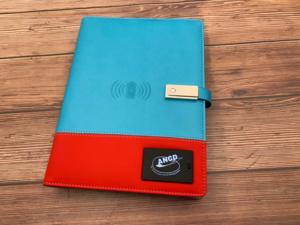 Idées de nouveaux produits 2025 Banque d'alimentation pour ordinateur portable <span class=keywords><strong>29W</strong></span> 30W 5000 mAh 8000 mAh 10000 mAh avec logo LED Clé USB <span class=keywords><strong>Chargeur</strong></span> sans fil - Product Image 6