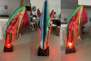Scultura a testa di cavallo, progettata su misura, moderna per lo stile Pop Art, con lampada a LED da pavimento, - Product Image 4