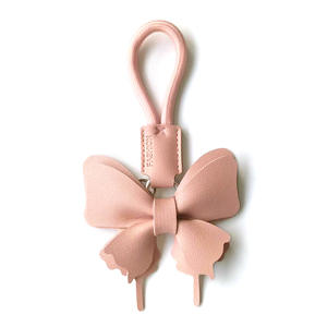 Porte-clés papillon tendance, charme de sac à main en cuir PU pour femmes, porte-clés de voiture, pendentif, cadeau d'affaires pour la Saint-Valentin, la fête des mères - Product Image 4