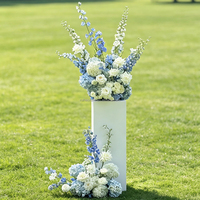 Blauw-witte hortensia bloemenbal met delphinium bloemen voor bruiloft, feest of evenement decoratie, kunstmatige bloemstukken