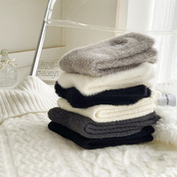 Nouveau gros épais broderie personnalisée chaussettes moelleuses personnalisées blanc noir chaud chaussettes floues