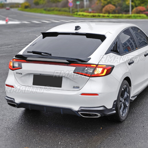 สเกิร์ตกันชนหลังสำหรับ Honda Civic Hatchback รุ่นที่ 11 ปี 2022-2024  แบบมีครีบข้าง ป้องกันรอยขีดข่วน สีดำเงา ลายคาร์บอนไฟเบอร์ - Product Image 6