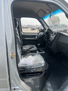 Camioneta Económica de 1 Tonelada con Cabina Doble y Plataforma Plana para Suministros de Jardinería - Product Image 2