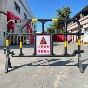 Barrera de Tráfico de Plástico HDPE de 1600*1000 mm Moldeada por Soplado, Barrera de Seguridad Temporal para Control de Multitudes - Product Image 2