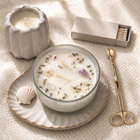 Bougie parfumée artisanale en cire de soja avec cristaux de guérison et fleurs séchées, dans un bocal en verre, longue durée de combustion, décoration d'intérieur, cadeau