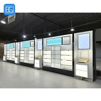 Mobilier commercial verrouillable et évolutif pour boutique de parfums, idéal pour la gestion de projets