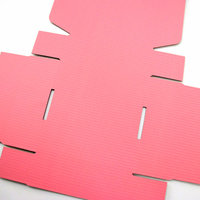 Boîte d'expédition personnalisée en carton rigide rose pour cosmétiques, avec finition mate, doublure en mousse et gaufrage