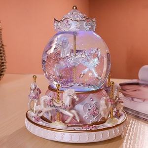 Personnalisé Offre Spéciale Exquis Sculpté Couleur Creative Cadeau D'anniversaire Ronde <span class=keywords><strong>Licorne</strong></span> Carrousel En Verre Boîte À Musique Avec Lumières Led De Couleur - Product Image 2