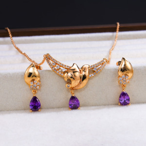 Conjunto de Joyería con Forma de Caballito de Mar Chapado en Oro - 3 Estilos de Collar y Pendientes de Cristal Coloridos para Mujeres, Bodas y Fiestas - Product Image 4