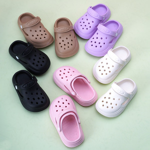2025 nouveauté été respirant doux dessin animé voiture enfants clignotant éclairage LED jardin chaussures pour tout-petit - Product Image 1