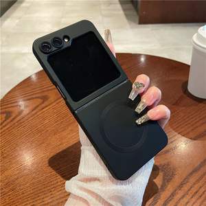 Coque de téléphone pliable pour Samsung Z Flip6, en silicone avec peinture métallisée, charge magnétique, coque souple antichoc pour Flip5 - Product Image 4