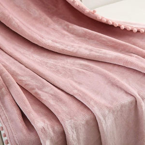 Manta suave de alta calidad al por mayor con pompones de franela polar cálido de una capa para el hogar y el pícnic para todas las estaciones - Product Image 3