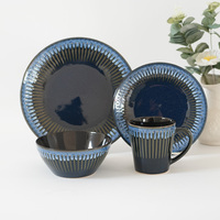 Ensembles de bols à assiettes en céramique bleue et noire Ensemble de vaisselle en relief Ensemble de table en grès 16 pièces