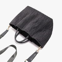 Bolso de mano de mujer arrugado con logotipo personalizado, bolso de mano cruzado suave rosa y gris de gran capacidad para mujer