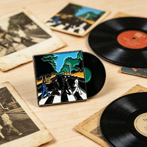 Nouvelles broches et badges commémoratifs en métal, imprimées en typographie et peintes, sur le thème <span class=keywords><strong>de</strong></span> la musique, <span class=keywords><strong>de</strong></span> style européen et américain, personnalisables, vente en gros pour revers - Product Image 1