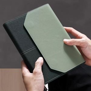 Libreta Premium A5 de Cuero PU con Logotipo Personalizado, Libreta de Oficina Plegable con Portaplumas y Cierre Magnético - Product Image 1