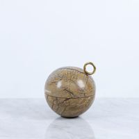 Boîte à bijoux en marbre de forme sphérique contemporaine Stonekocc avec accents en laiton, écologique, pour le salon, décoration de maison haut de gamme, rangement