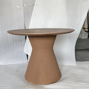 Mesas de Comedor Modernas de Estilo Simple, Redondas, Marrones, con Revestimiento de Hormigón Liso y Marco de Madera para Restaurante - Product Image 1