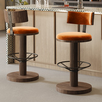 Tabouret de bar en métal noir, chaise pivotante en velours de qualité supérieure, tabouret de comptoir rembourré de luxe avec repose-pieds en acier inoxydable doré pour salon