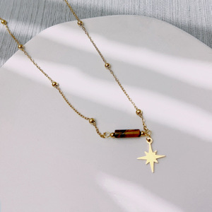 Nouveau Collier Tendance Femme avec Pendentif Serpent Plaqué Or, Pierre Naturelle, Bijou Géométrique en Acier Inoxydable, Vente en Gros pour Anniversaire - Product Image 6