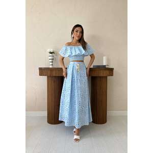 Elegante conjunto de blusa azul claro con hombros descubiertos y falda larga para mujer, 100% algodón, gasa transpirable, atuendo de verano. - Product Image 5