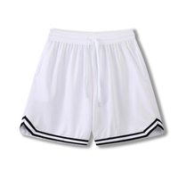 Shorts de sport pour hommes et enfants, tissu polyester, coupe ample, séchage rapide. Idéal pour le football, la course à pied et l'entraînement physique.