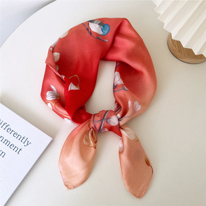 Hoge Kwaliteit Zomer Bloem Design Polyester Sjaal Vierkant In 70*70Cm Voor Vrouwen - Product Image 3