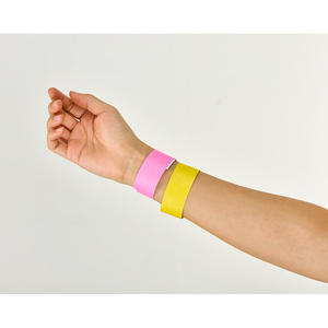Pulseras impermeables para eventos con impresión personalizada, pulseras de TYVEK de color sólido de 19 mm (3/4 pulgadas) para control de multitudes. - Product Image 3