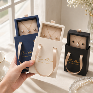 Caja de Regalo Cuadrada Rígida con Asa, para Joyería, Pequeña, Mini, de Lujo, Ecológica, Reciclable, con Logotipo Personalizado - Product Image 1