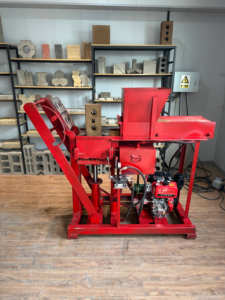 Machine à fabriquer des briques populaire entièrement automatique à moteur diesel avec une production élevée et des performances stables - Product Image 6