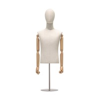Hochwertige, Günstigere Männliche Schaufensterpuppe mit Holzarmen, Oberkörper aus Kunststoff für Anzugpräsentation