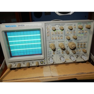 Osciloscopio Digital Tektronix 2445a de 4 Canales y 150MHz, Portátil, Usado - Product Image 1