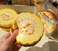 Moozy Muki Pupu Biscuit Sandwich Vache Laitière Moelleux et Souple, Jouet Anti-Stress à Presser pour Collection et Cadeau